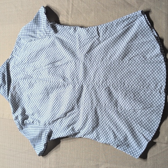 New York & Company Stylish Button-Up Shirt with Geometric Pattern Size Small - Picture 5 of 7